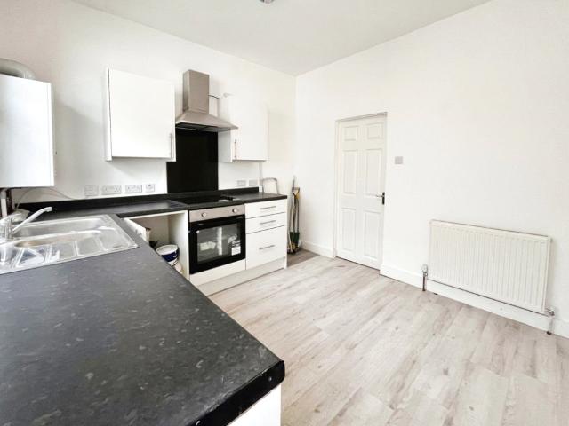 Priory Crescent, Southend on Sea, SS2 1 bed house to rent £988 pcm £228 pw