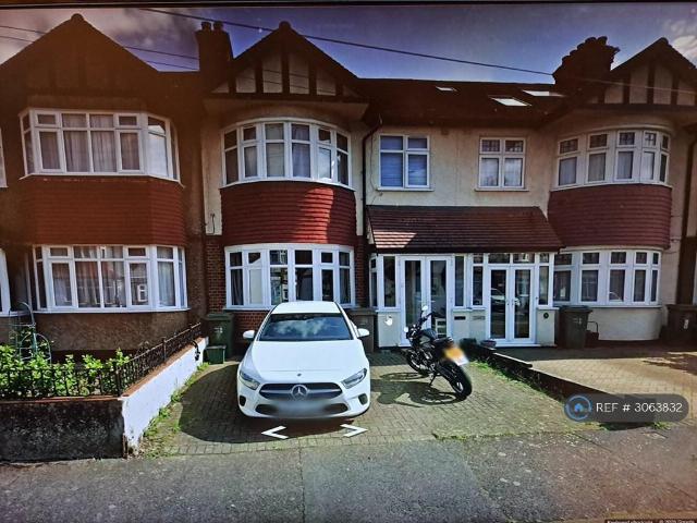 Priory Crescent, Sutton, SM3 3 bed terraced house to rent £2,500 pcm £577 pw