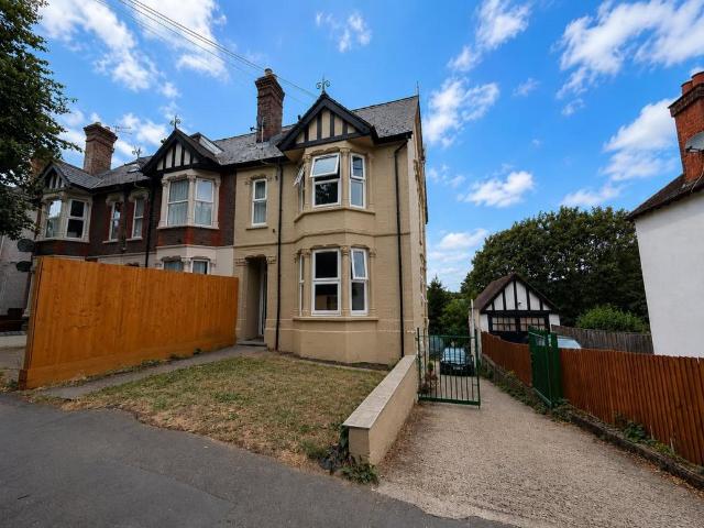 Priory Avenue, High Wycombe 1 bed in a house share to rent £700 pcm £162 pw