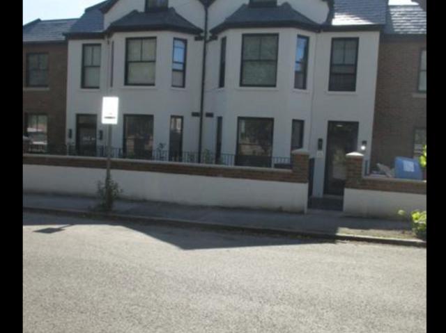 Priory Avenue, High Wycombe, HP13 1 bed apartment to rent £1,050 pcm £242 pw