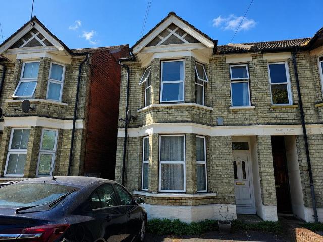 Priory Avenue, High Wycombe, HP13 6 bed property to rent £4,680 pcm £1,080 pw