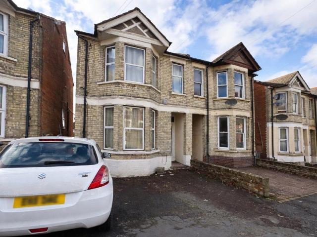 Priory Avenue, High Wycombe HP13, 6 bed shared accommodation to rent, £780 pcm | PrimeLocation