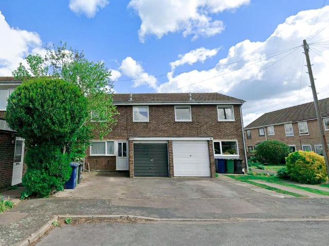 Priory Avenue, Swavesey CB24 3 bed semi detached house to rent £1,300 pcm £300 pw