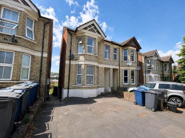 Priory Avenue, 6 bed house share to rent £700 pcm £162 pw