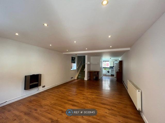 Priory Grove, Tonbridge TN9, 2 bed semi detached house to rent, £1,600 pcm | PrimeLocation