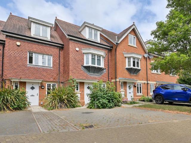 Priory Fields, Nascot Wood, WD17 3 bed terraced house to rent £2,750 pcm £635 pw