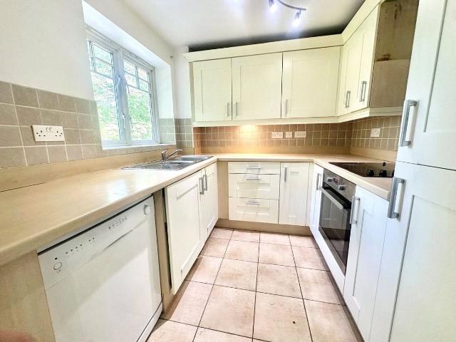 Priory Fields, Watford, Hertfordshire WD17, 2 bed flat to rent, £1,700 pcm | PrimeLocation