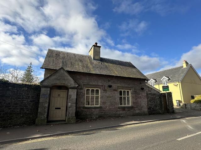 Priory Hill, Brecon LD3, 2 bed detached house to rent, £825 pcm | PrimeLocation