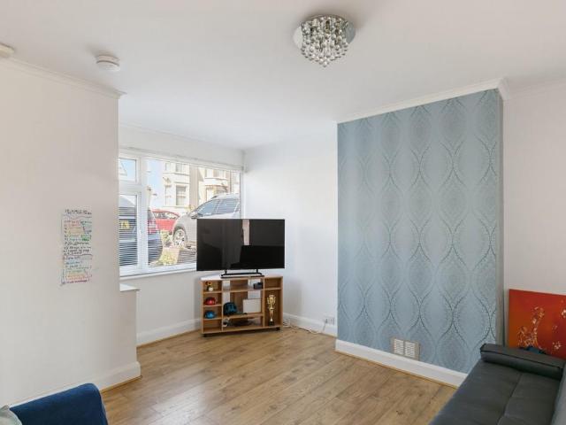 Priory Hill, Dartford DA1 3 bed terraced house to rent £1,850 pcm £427 pw