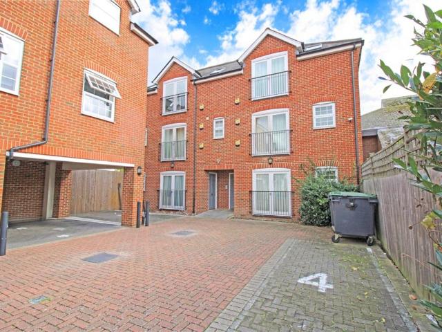 Priory Mews, Guildford Street. Studio to rent £975 pcm £225 pw