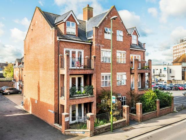 Priory Mews, Haywards Heath RH16, 1 bed flat to rent, £1,195 pcm | PrimeLocation