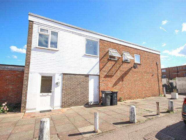 Priory Street, Bedford, Bedfordshire. 1 bed apartment to rent £875 pcm £202 pw