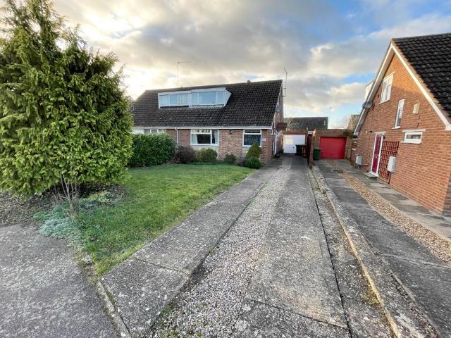 Priory Road, Wollaston. 3 bed semi detached bungalow to rent £1,150 pcm £265 pw