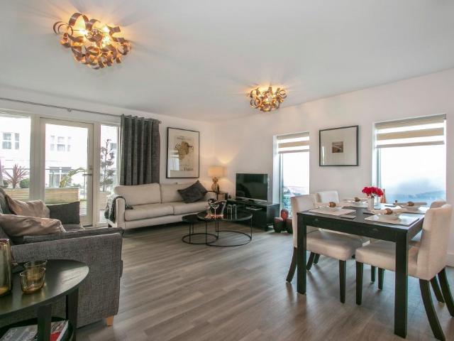 Priory Road, Bournemouth 1 bed ground floor flat to rent £1,603 pcm £370 pw