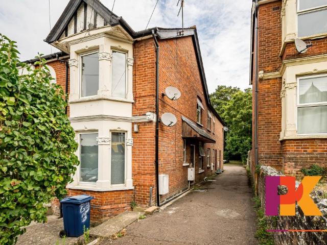 Priory Road, High Wycombe HP13, 2 bed flat to rent, £1,295 pcm | PrimeLocation