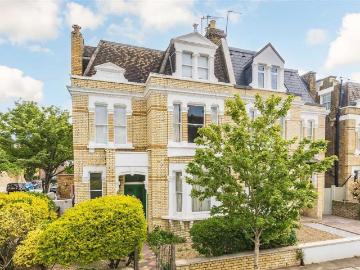 Priory Road, Richmond TW9 2 bed flat to rent £2,295 pcm £530 pw