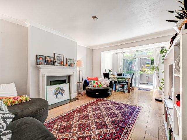 Priory Road, South Hampstead, London NW6, 3 bed flat to rent, £3,800 pcm | PrimeLocation