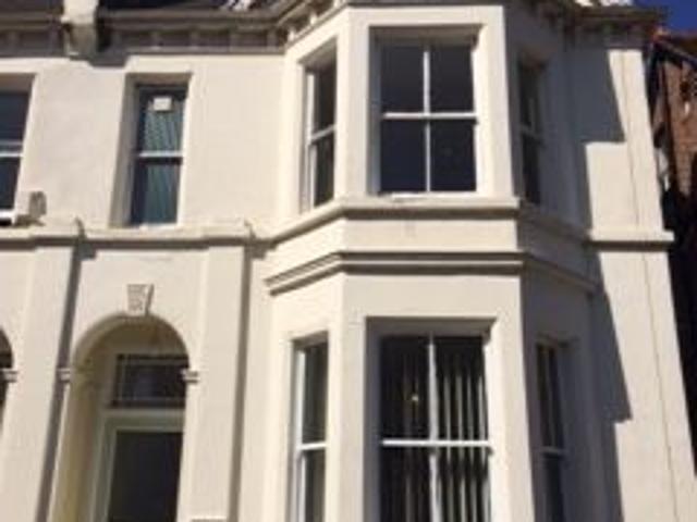Priory Terrace, Leamington Spa CV31, 1 bed flat to rent, £900 pcm | PrimeLocation