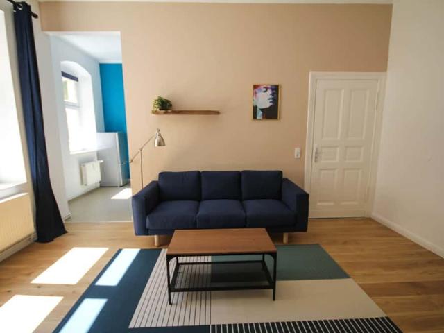 Priscilla charmantes und voll möbliertes Penthouse Apartment im hippen Friedrichshain