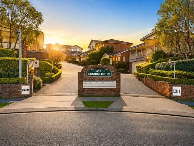 Pristine 225sqm Duplex Style Townhouse with Brand New Kitchen & Oversized Living Areas | Levy of $400pq