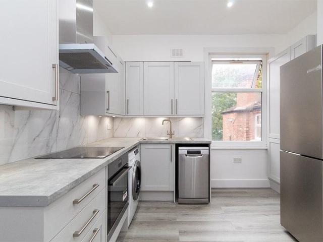 Pristine 3 Bed Flat in Willesden Green