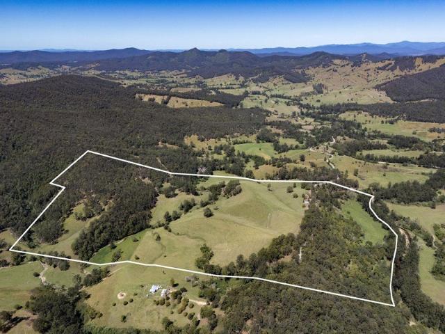 Pristine Acres, Renovated Country Cottage with Running Creek and River