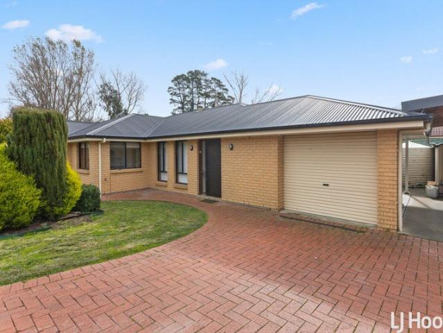 Pristine Adelaide Hills Living