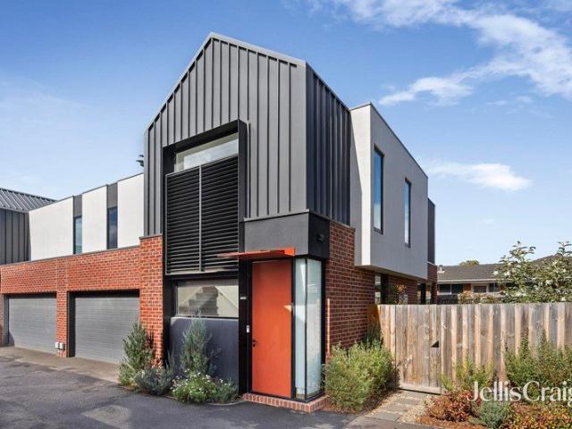 Pristine contemporary living in the heart of Croydon