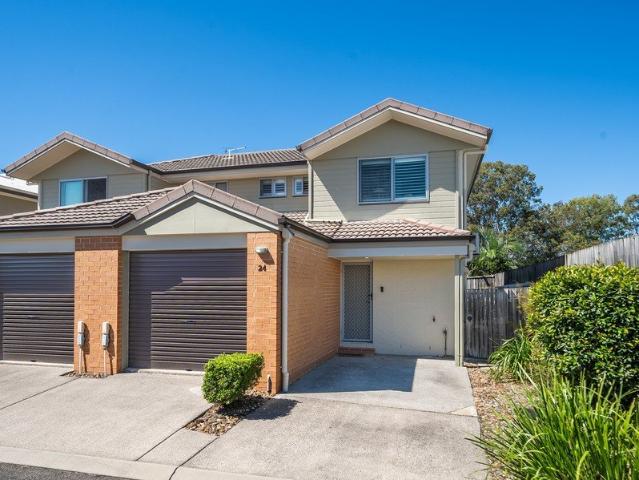 Pristine double level townhouse with strong lifestyle convenience