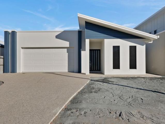 Pristine Home On Petrie
