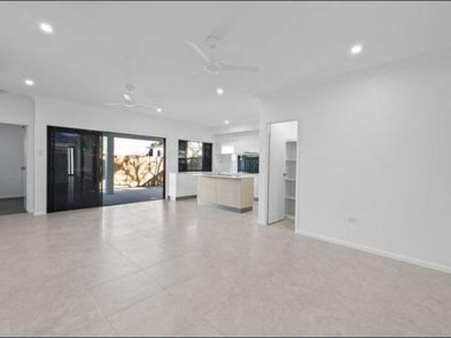 Pristine Home On Petrie