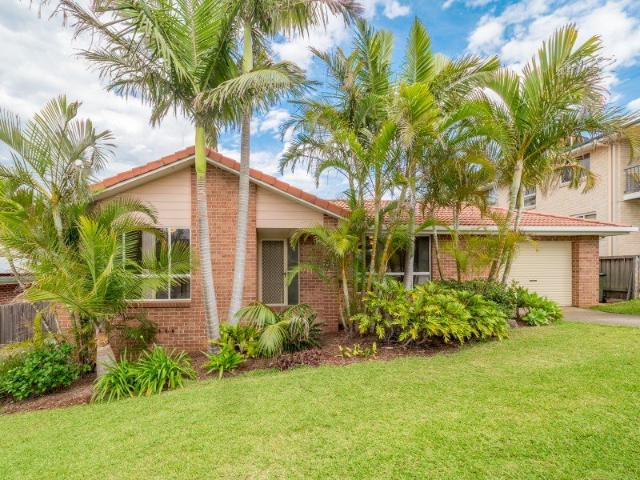 Pristine home in the heart of Lighthouse Beach