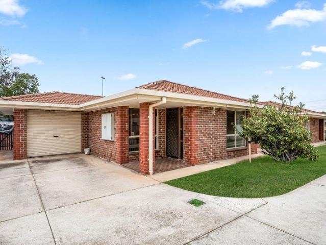 Pristine home unit freshly updated 2 bedroom home unit in small group