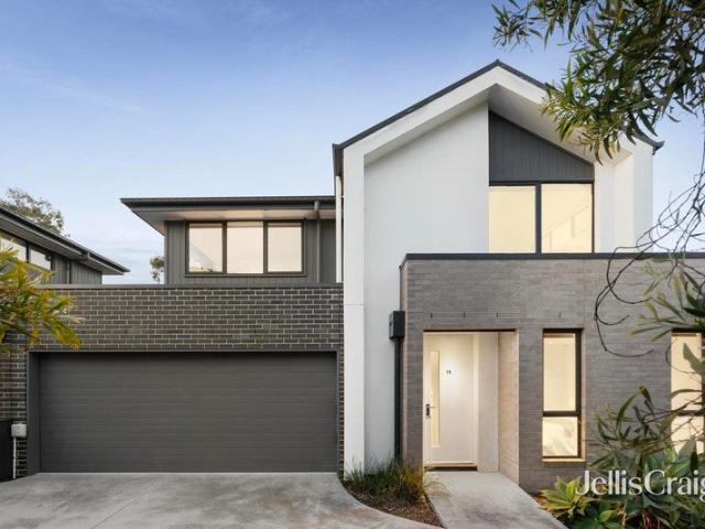 Pristine low maintenance townhouse with ground floor master suite