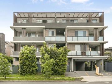 Pristine modern apartment in a highly central locale