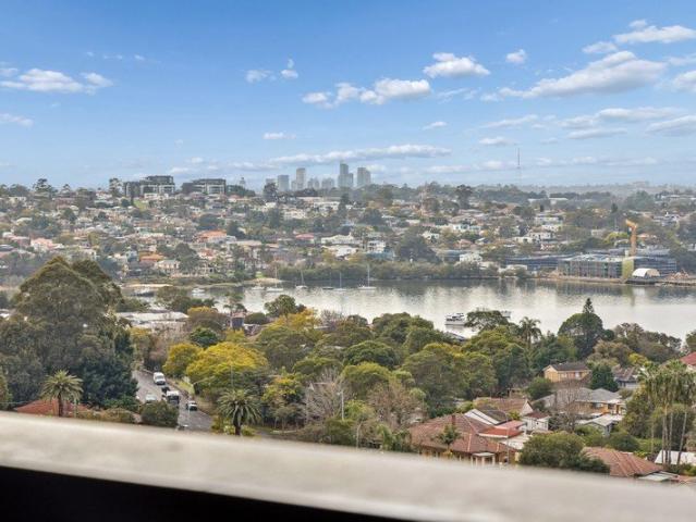 PRISTINE PRESENTATION | FREE FLOWING LIVING SPACES WITH BAY VIEWS | ULTIMATE CONVENIENCE