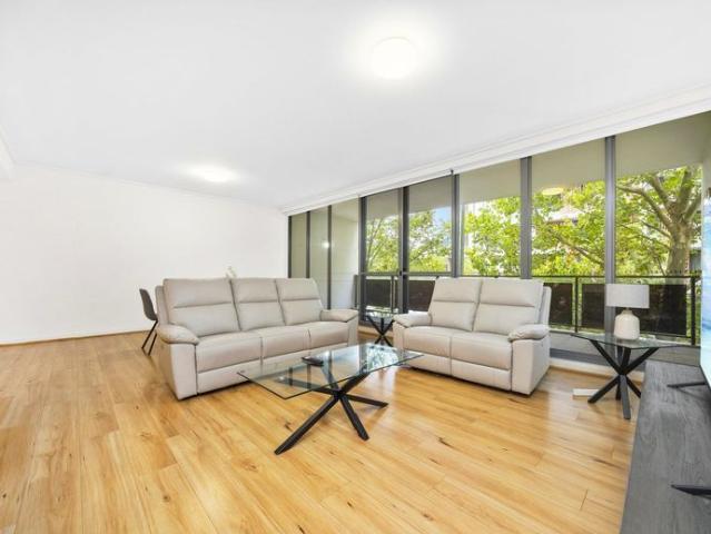 PRISTINE PRESENTATION | FULLY FURNISHED | SUPREME CONVENIENCE