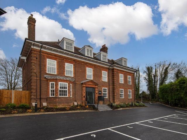 Prudence Place, Luton, Bedfordshire LU2, 1 bed flat to rent, £1,250 pcm | PrimeLocation