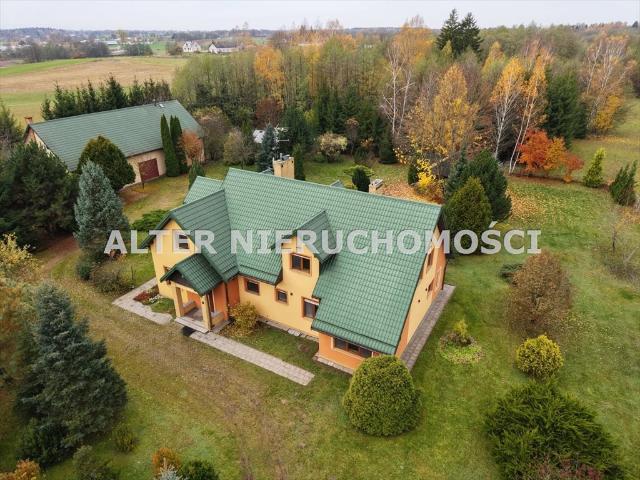 Urokliwa posiadłość 330 m² z 7 ha lasu i domu z duszą
