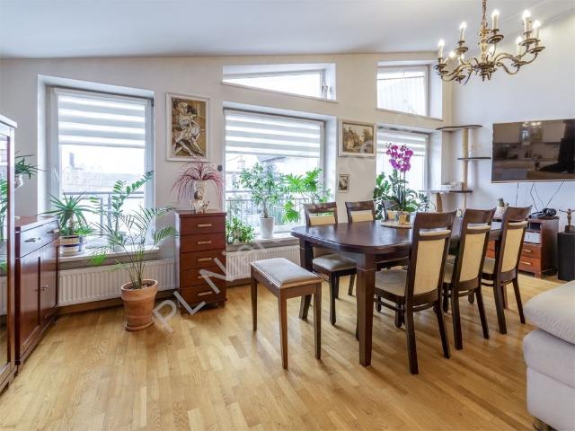 Sprzedam dom 280 m² z przestronną częścią dzienną i możliwością działalności