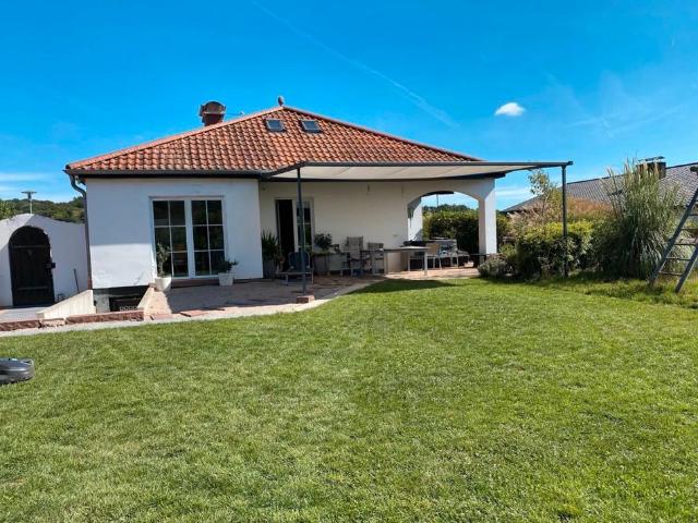 PRVATVERKAUF Neuwertig Bungalow in gut gelegener ruhiger Lage