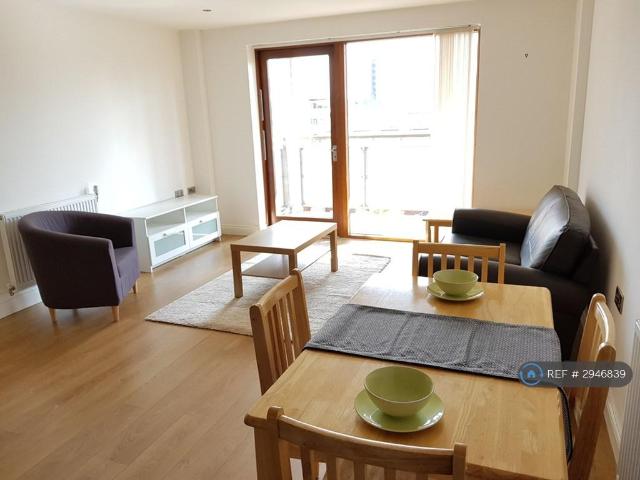 Pryce House, Bow, London, E3 2 bed flat to rent £2,050 pcm £473 pw