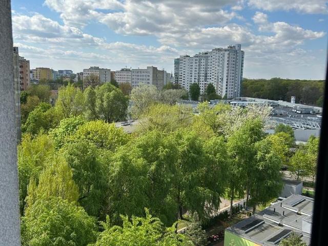 Przytulna kawalerka z widokiem na zieleń i miasto