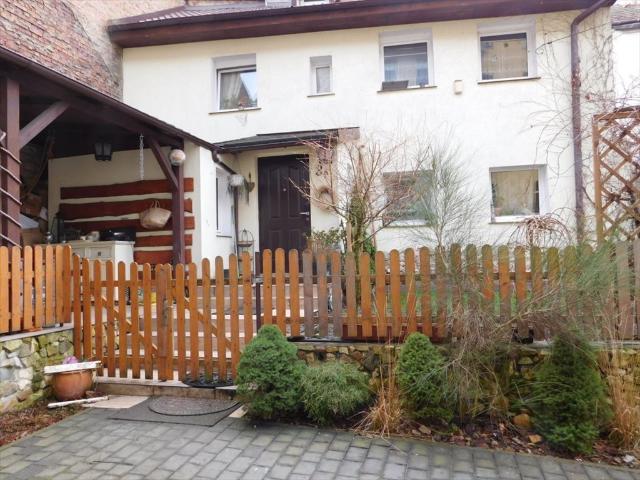 Do sprzedania przytulny dom 90 m² z ogrodem i tarasem w Kłodzku
