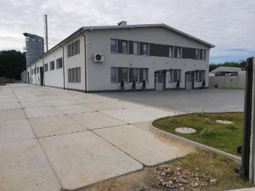 Przemysłowa nieruchomość 1224 m² z własną infrastrukturą