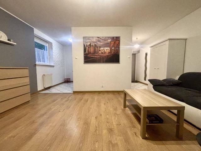 przestronna w spokojnym miejscu, gotowa,umeblowana