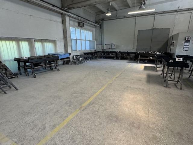 Przestronna hala 432 m² z szeroką bramą i ogrzewaniem