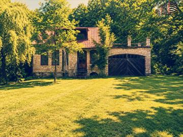 Przestronna posiadłość 570 m² z zabudową w Kazimierskim Parku