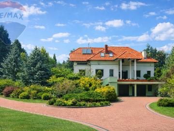 Przestronna rezydencja z basenem i wellness w Sandomierzu
