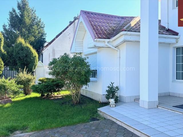 Przestronna rezydencja 190 m² z kominkami i ogrodem